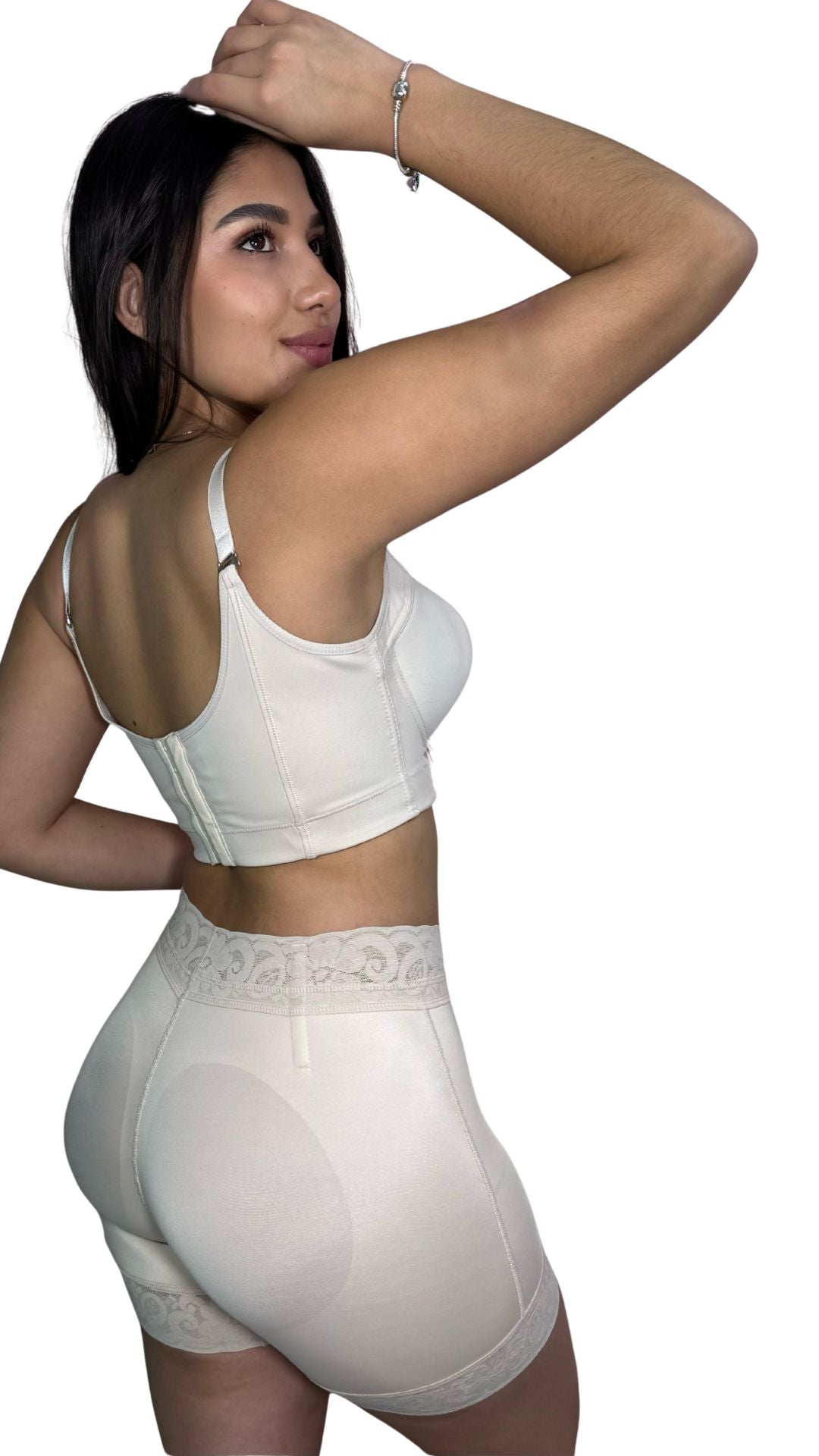 FAJA SHORT LEVANTA COLA SIN COSTURAS EN COLA Y VARILLAS DELANTERAS Y TRASERAS