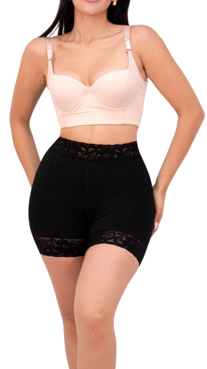 FAJA SHORT LEVANTA COLA PRETINA EN ENCAJE Y VARILLAS